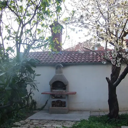 Dalmatia Apartman *